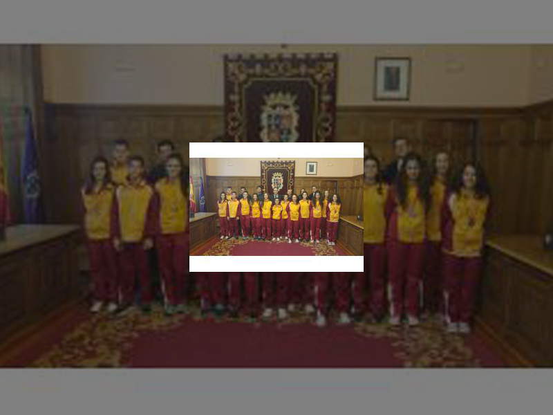 Imagen Los integrantes palentinos de las selecciones juvenil, cadete e infantil de balonmano de Castilla y León fueron recibidos en el Ayuntamiento