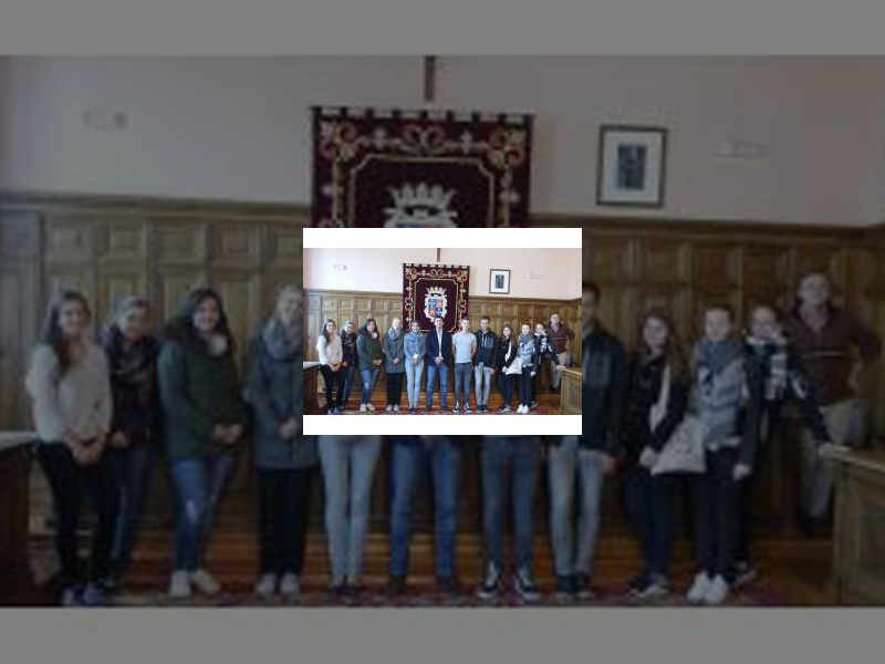 Imagen Estudiantes alemanes de intercambio en el Instituto Virgen de la Calle visitan el Ayuntamiento capitalino