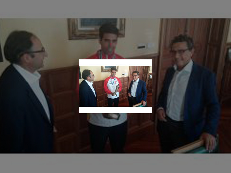 Imagen El Alcalde de Palencia recibió a Diego Cosgaya, Subcampeón del Mundo en K-2 500 metros