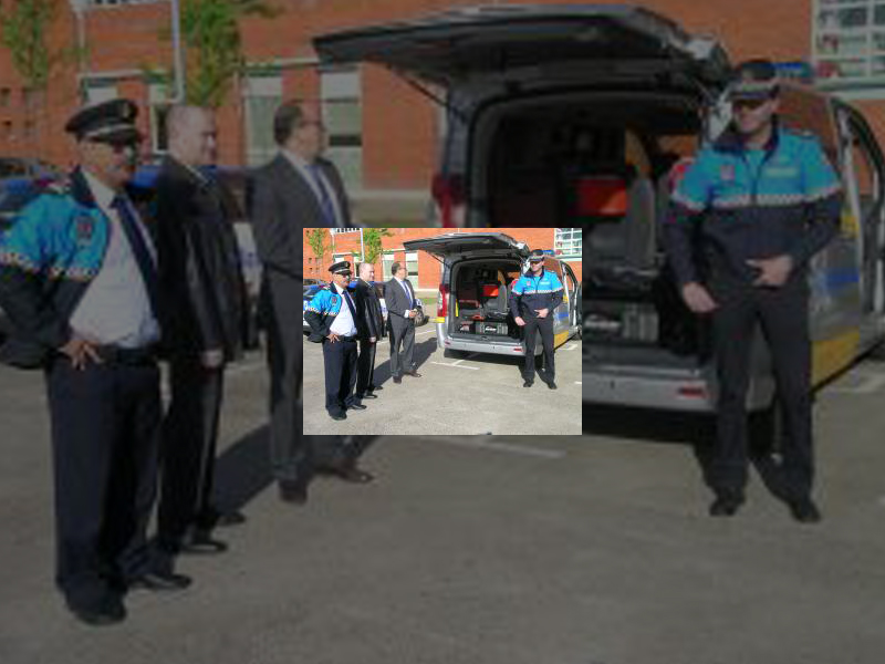 Imagen La DGT ha entregado una nueva furgoneta a la Policía Local para la realización de controles de alcoholemia, velocidad, antidroga, atestados y educación vial