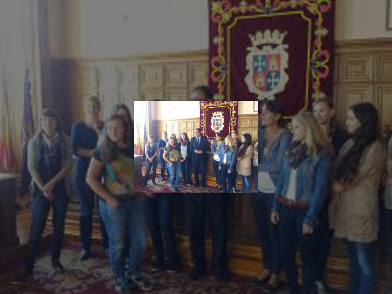 Imagen El Alcalde recibió a un grupo de estudiantes alemanes de intercambio en el IES Virgen de la Calle