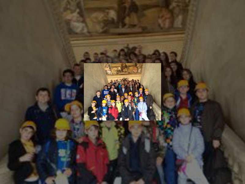 Imagen El edil de Obras y Deportes recibió a dos grupos estudiantes húngaros e italianos de intercambio en el Colegio Nuestra Señora de la Providencia