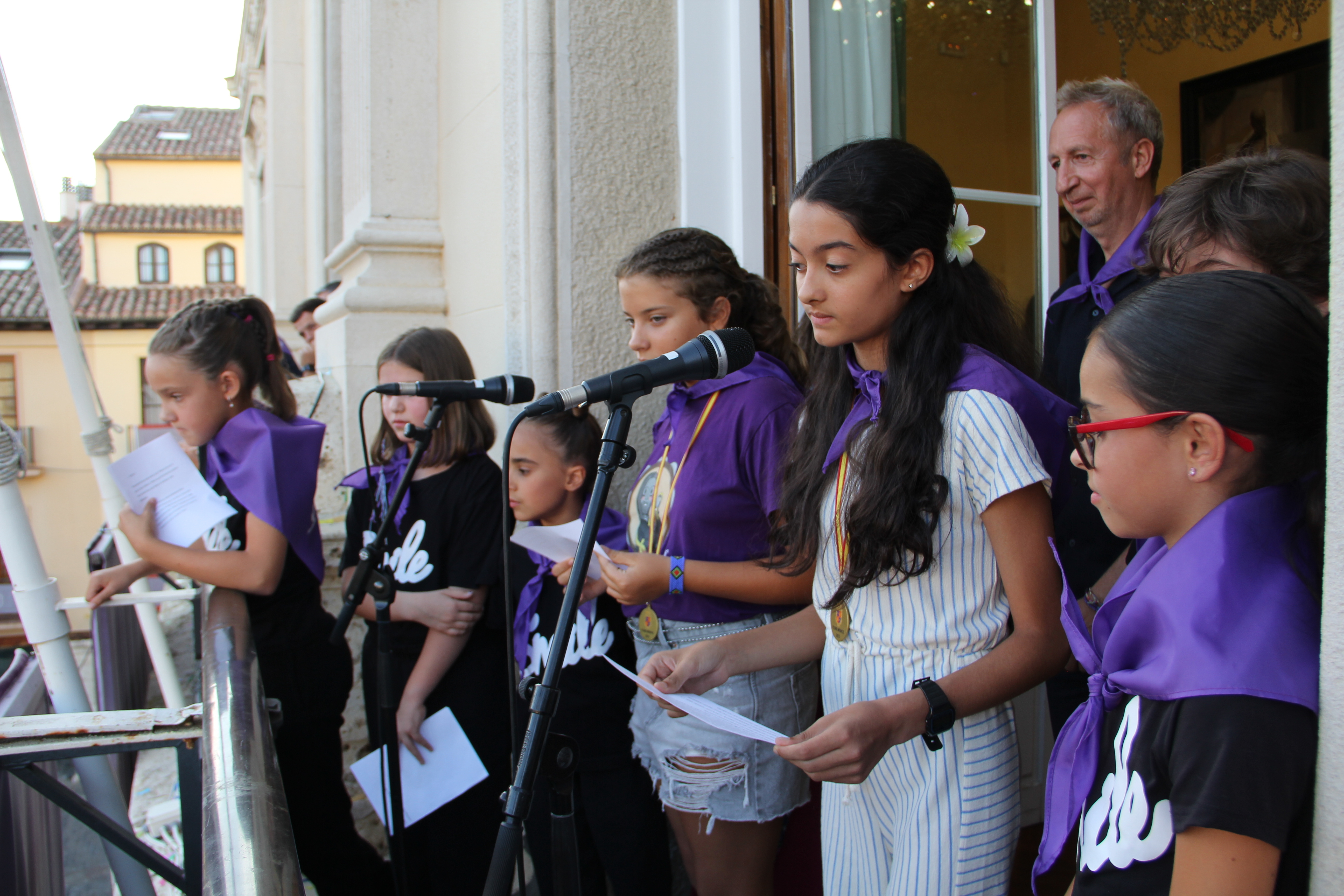 Durante su discurso los pequeños se han dirigido a las autoridades para decir "a los que mandan" que al igual que hacen ellos cada día en la Escuela "bailemos todos juntos para hacer una coreografía que haga de Palencia una ciudad mejor".