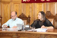 Carlos Hernández y Miriam Andrés en el pleno.