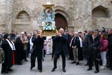 La alcaldesa de Palencia, Miriam Andrés, baila al Niño.